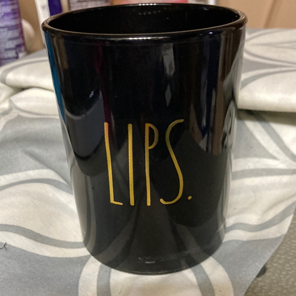 Rae Dunn “ Lips “ Vanity Glass / Make Up Brush Storage NWT